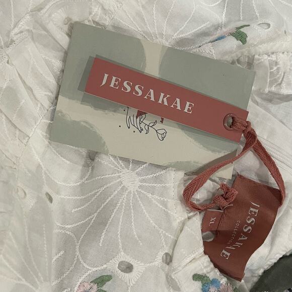 NEW JessaKae White Eyelet Ruffle Dress Size XL - Picture 4 of 7